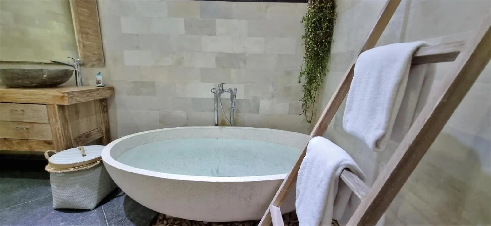 Tropical 2Br Private Pool Villa In Central Seminyak スミニャック